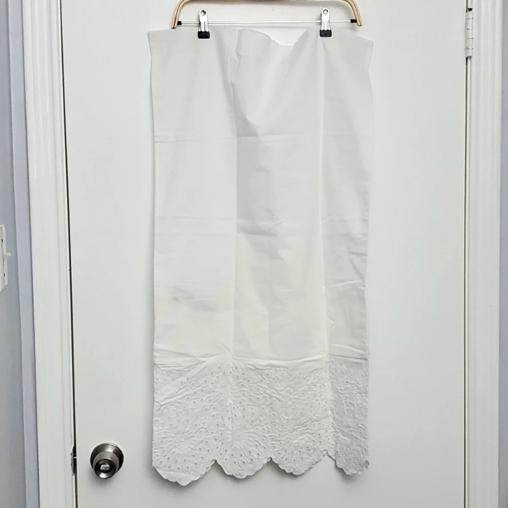 Southern Living madellion eyelet